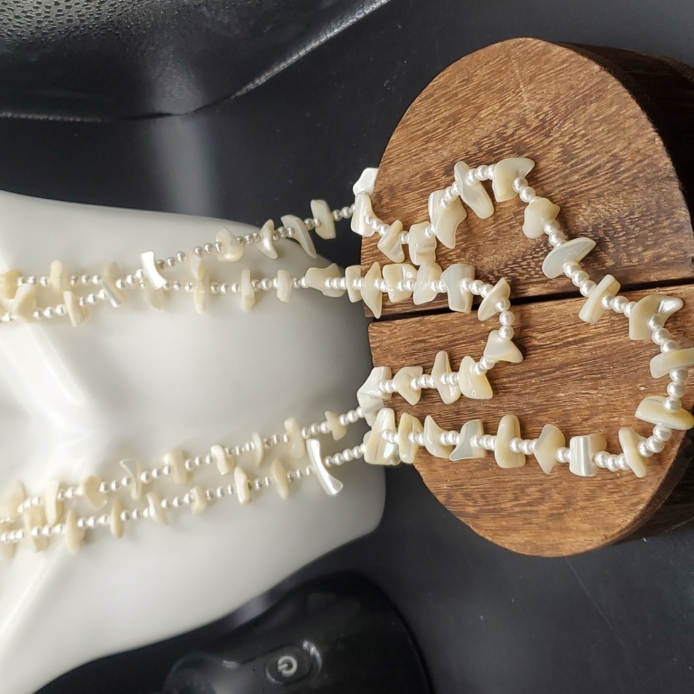 Stunning mother of pearl dove chipvlong length necklace can be doubled up N2923‎